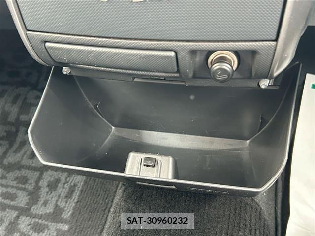 Toyota BB 2003 8722434-12