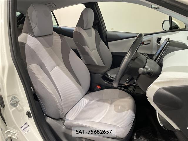 Toyota PRIUS PHV 2019 8954764-17