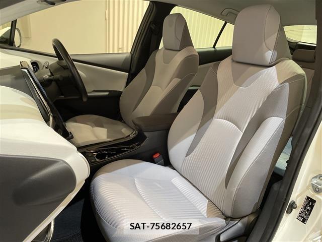 Toyota PRIUS PHV 2019 8954764-18