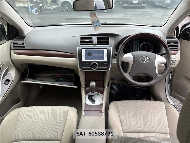 Toyota PREMIO 2012 8722438-2