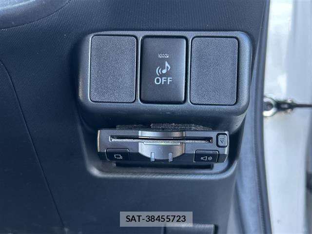 Toyota AQUA 2012 8722570-11