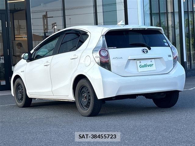 Toyota AQUA 2012 8722570-13