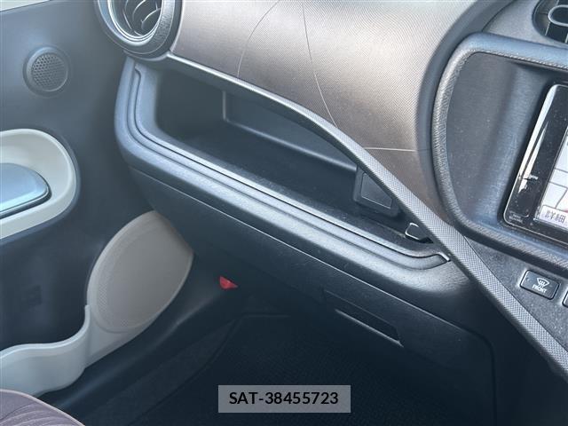 Toyota AQUA 2012 8722570-20