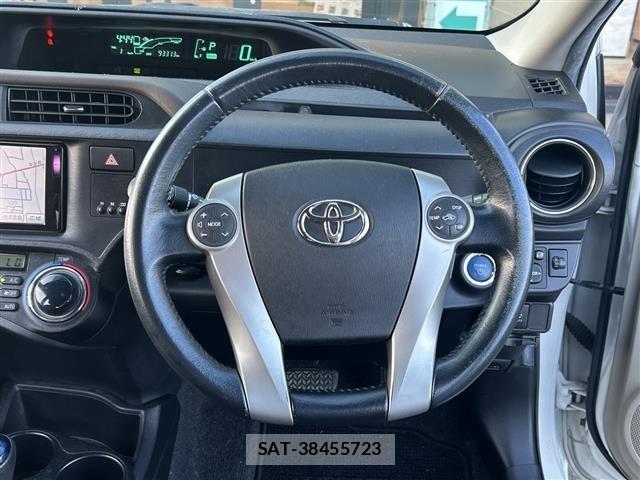 Toyota AQUA 2012 8722570-5