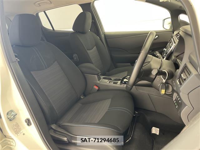 Nissan LEAF 2018 8748188-10