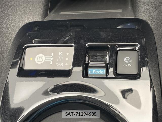 Nissan LEAF 2018 8748188-3