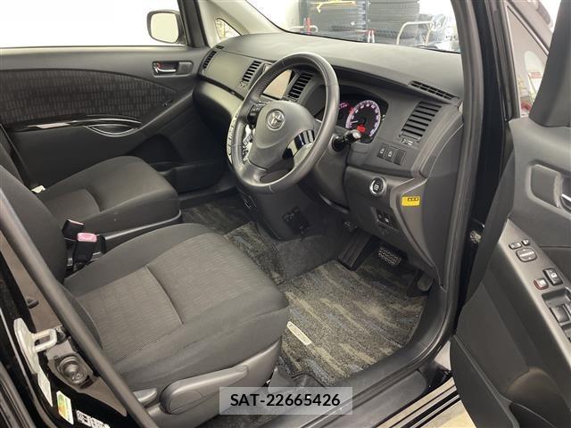 Toyota ISIS 2011 8947931-1