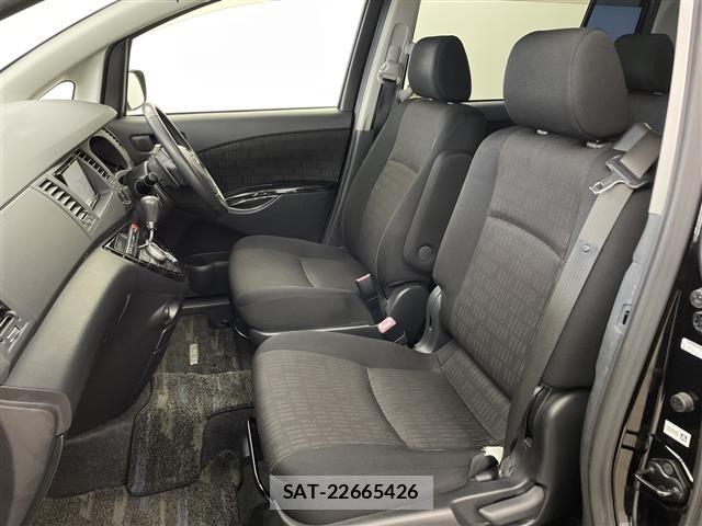 Toyota ISIS 2011 8947931-10