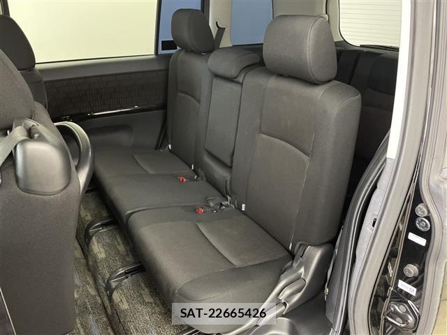 Toyota ISIS 2011 8947931-12