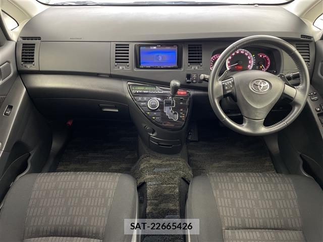 Toyota ISIS 2011 8947931-14