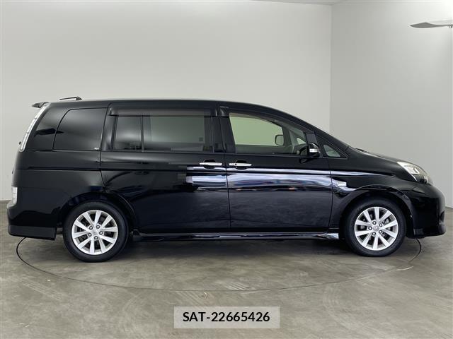 Toyota ISIS 2011 8947931-21