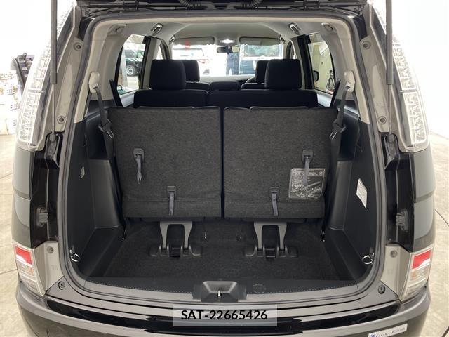 Toyota ISIS 2011 8947931-22