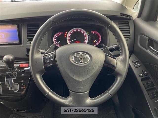 Toyota ISIS 2011 8947931-6