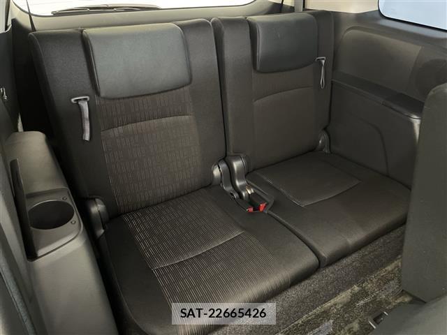 Toyota ISIS 2011 8947931-8