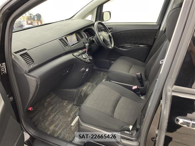 Toyota ISIS 2011 8947931-9