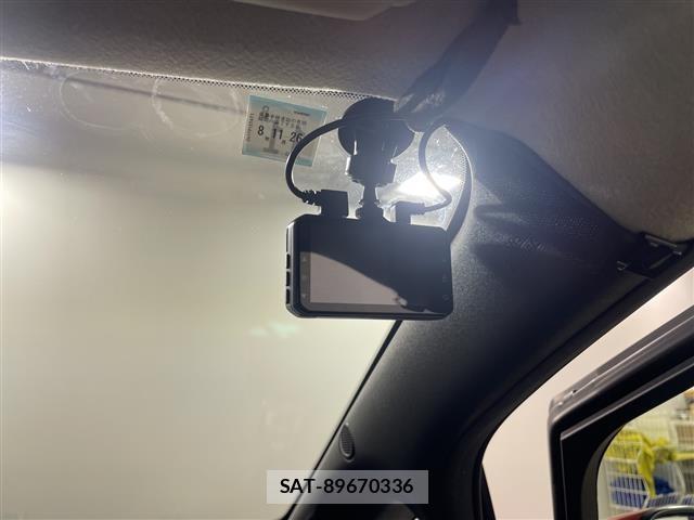 Nissan LEAF 2017 8675747-9