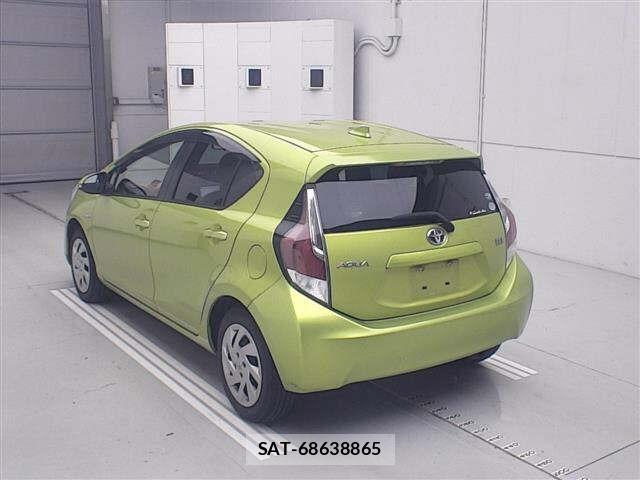 Toyota AQUA 2015 8949800-1