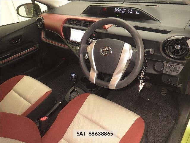 Toyota AQUA 2015 8949800-3