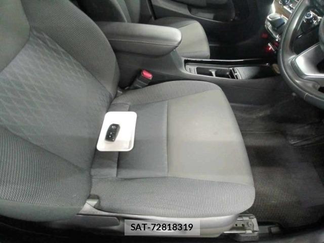 Toyota AQUA 2024 8704704-10