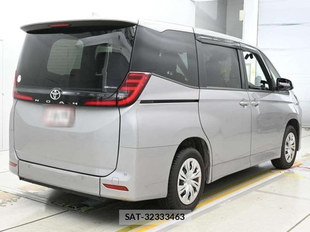 Toyota NOAH 2022 8870251-1