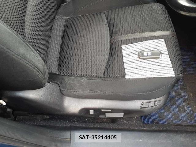 Mazda AXELA 2017 8911512-10