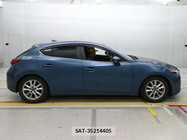 Mazda AXELA 2017 8911512-3