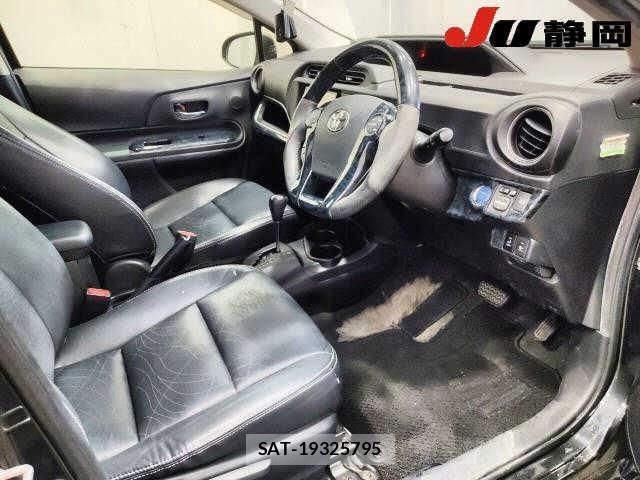 Toyota AQUA 2013 8944279-3