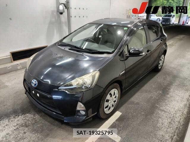 Toyota AQUA 2013 8944279-4