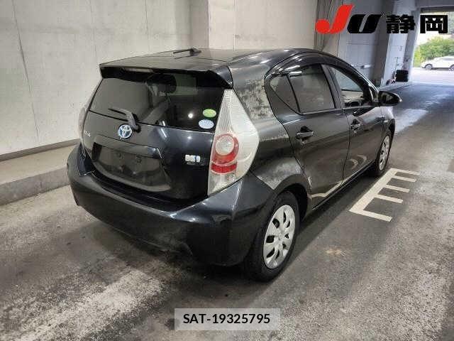 Toyota AQUA 2013 8944279-5