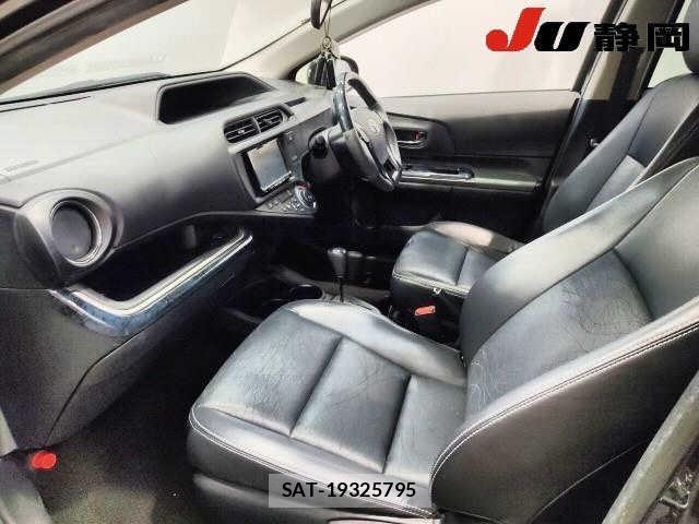 Toyota AQUA 2013 8944279-6