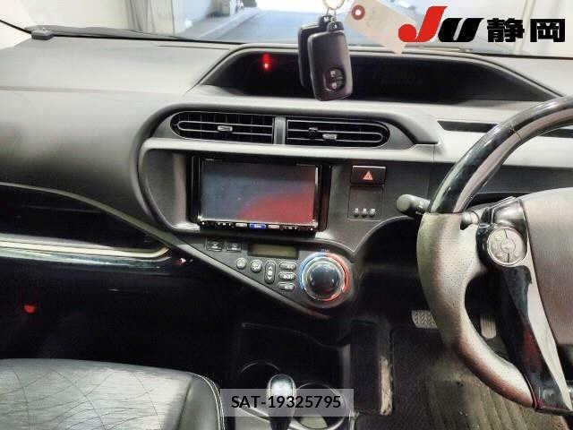 Toyota AQUA 2013 8944279-7
