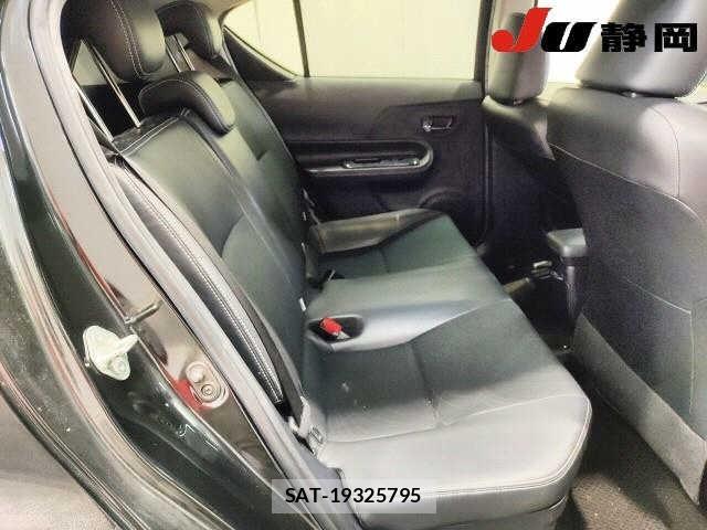 Toyota AQUA 2013 8944279-8