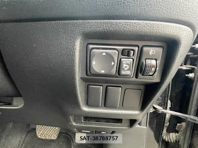 Nissan JUKE 2012 8734188-9