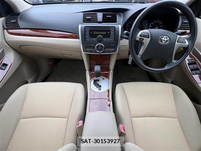 Toyota PREMIO 2013 8722439-2