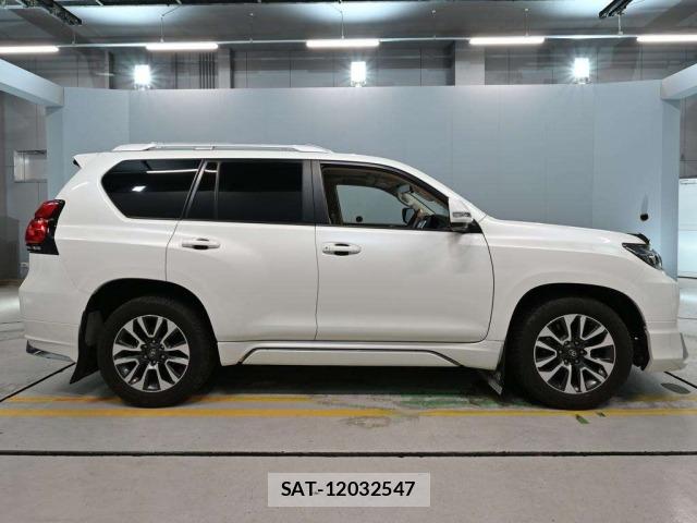 Toyota LAND CRUISER PRADO 2023 8774174-3
