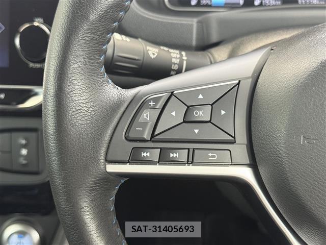Nissan LEAF 2022 8748189-12