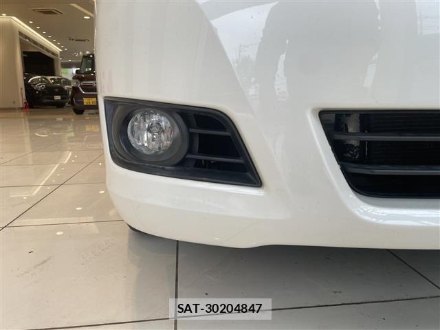 Toyota ISIS 2014 8947932-11
