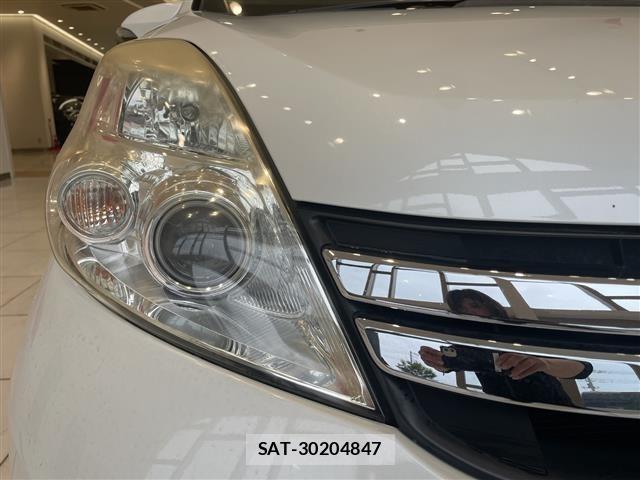 Toyota ISIS 2014 8947932-12