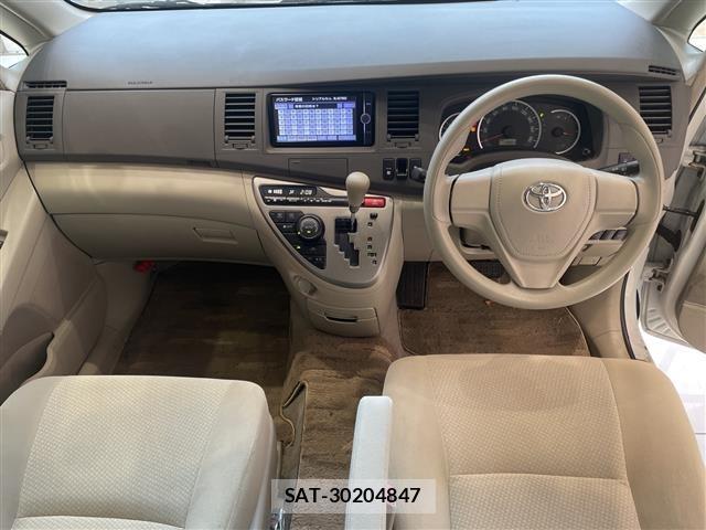 Toyota ISIS 2014 8947932-15