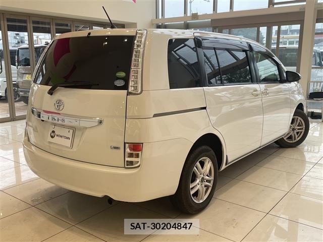 Toyota ISIS 2014 8947932-2