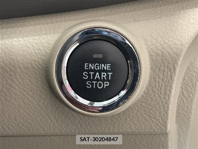 Toyota ISIS 2014 8947932-21