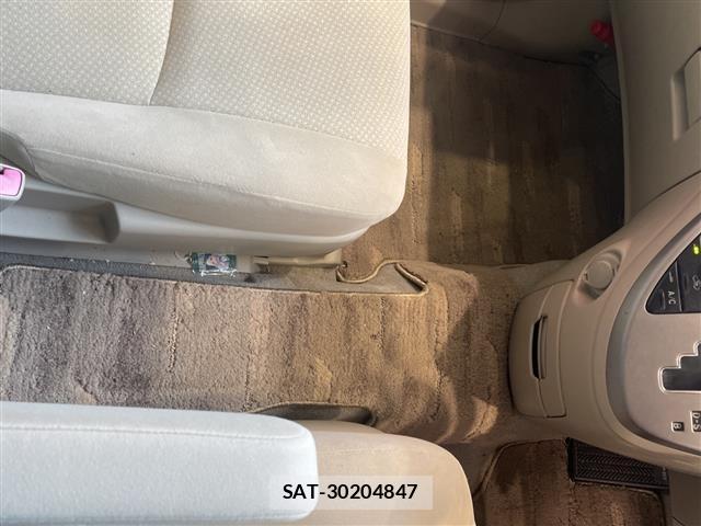 Toyota ISIS 2014 8947932-5