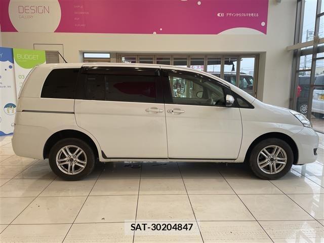 Toyota ISIS 2014 8947932-6