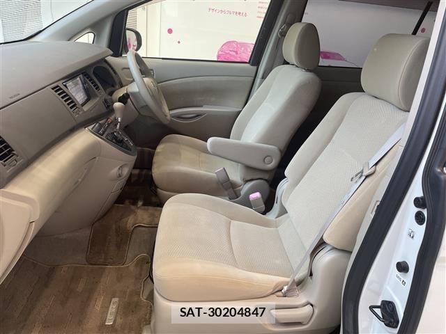 Toyota ISIS 2014 8947932-8