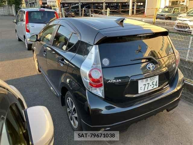 Toyota AQUA 2014 8949428-1