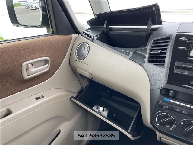 Nissan ROOX 2012 8724050-2