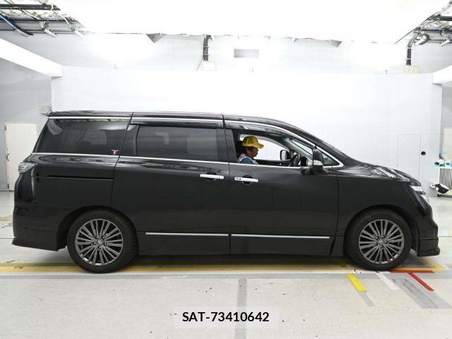 Nissan ELGRAND 2019 8908965-3