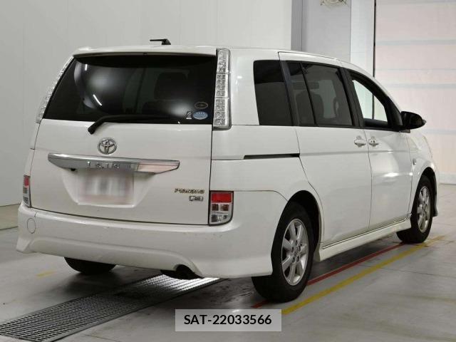 Toyota ISIS 2015 8777927-1