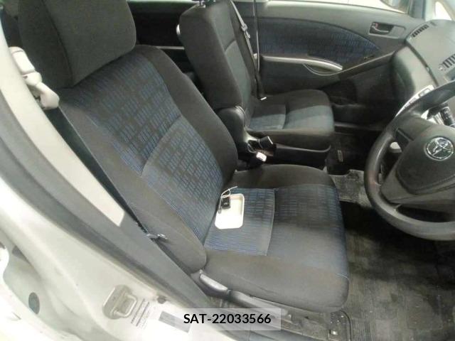 Toyota ISIS 2015 8777927-10