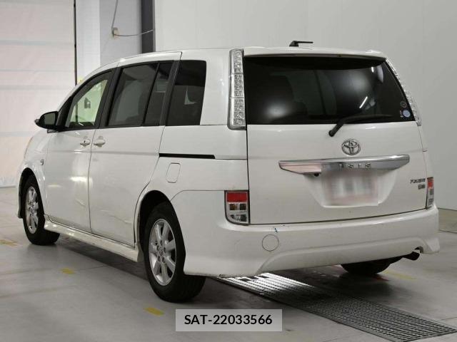 Toyota ISIS 2015 8777927-6